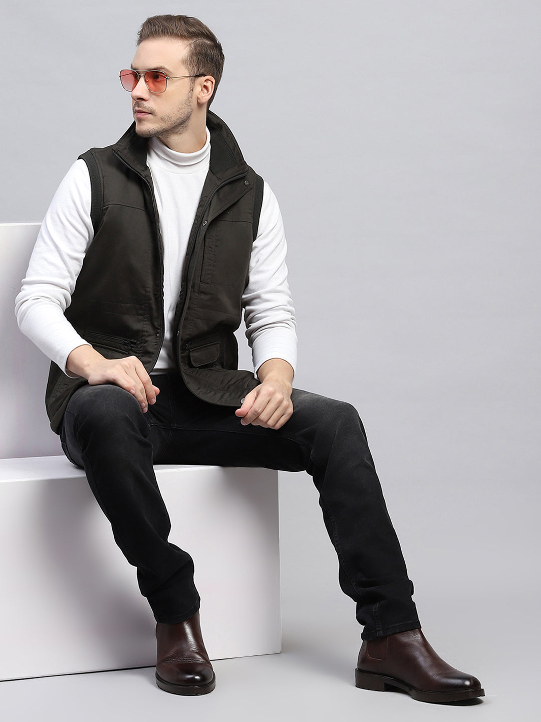 Men Olive Solid Collar Sleeveless Jacket