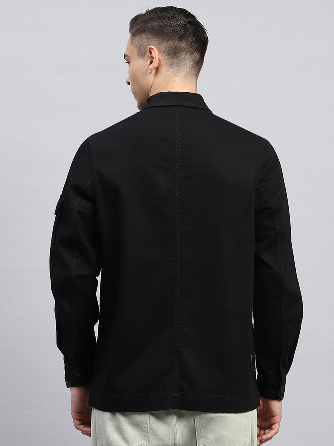 Men Black Solid Collar Full Sleeve Jacket