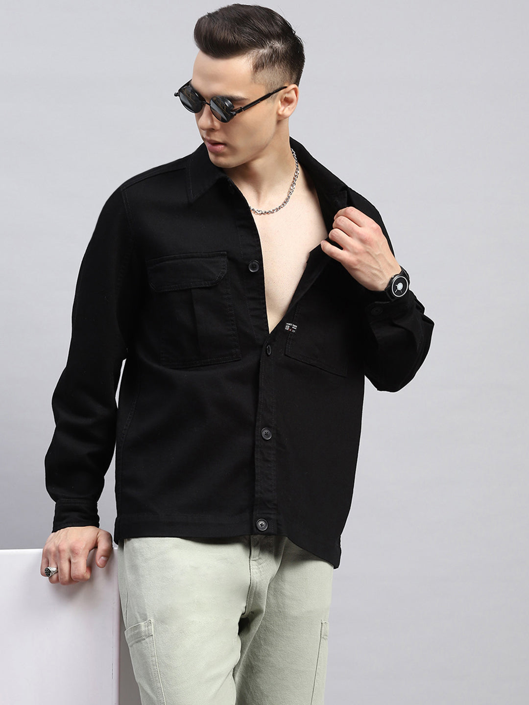 Men Black Solid Collar Full Sleeve Jacket