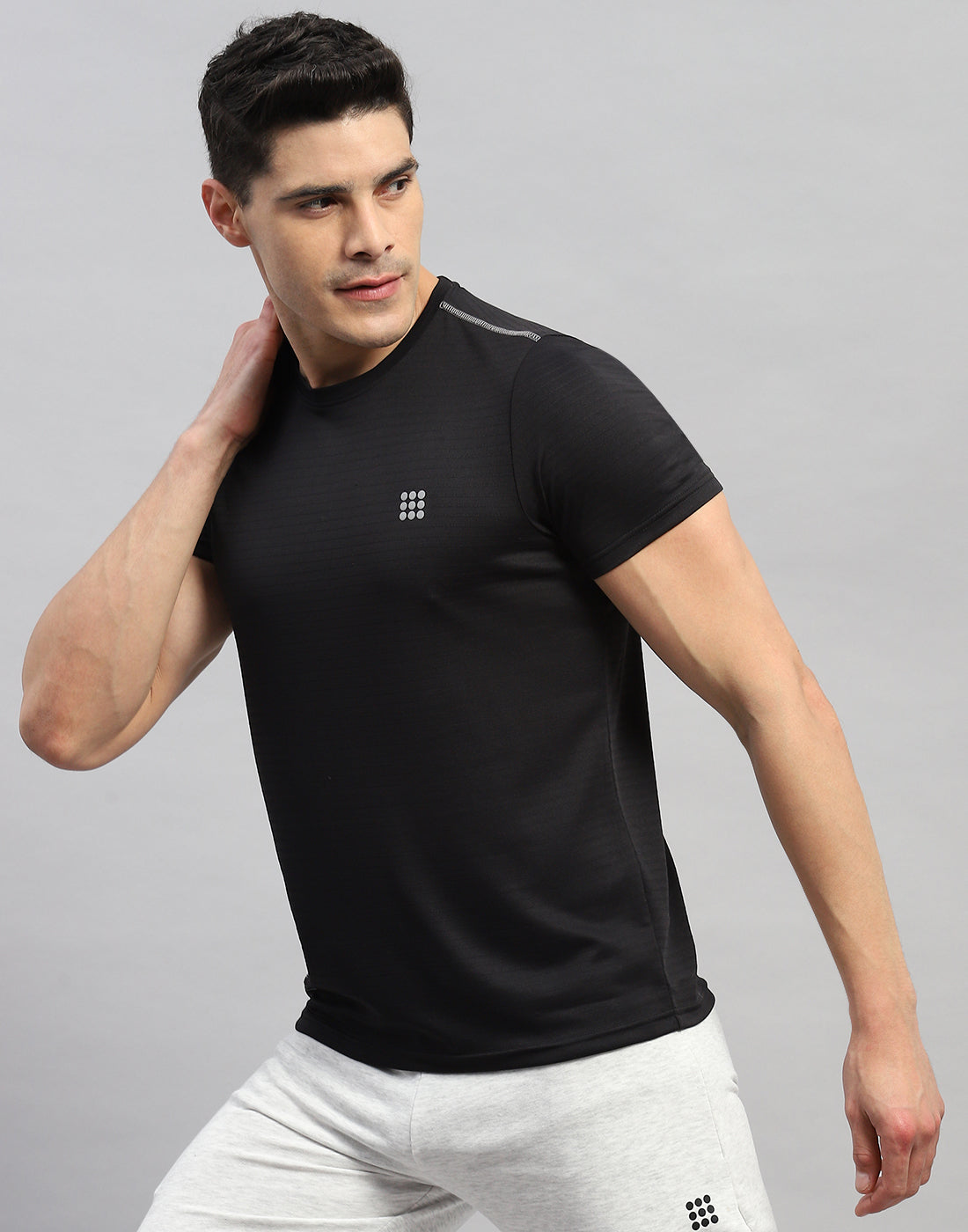 Men Black Solid Round Neck Half Sleeve T-Shirt