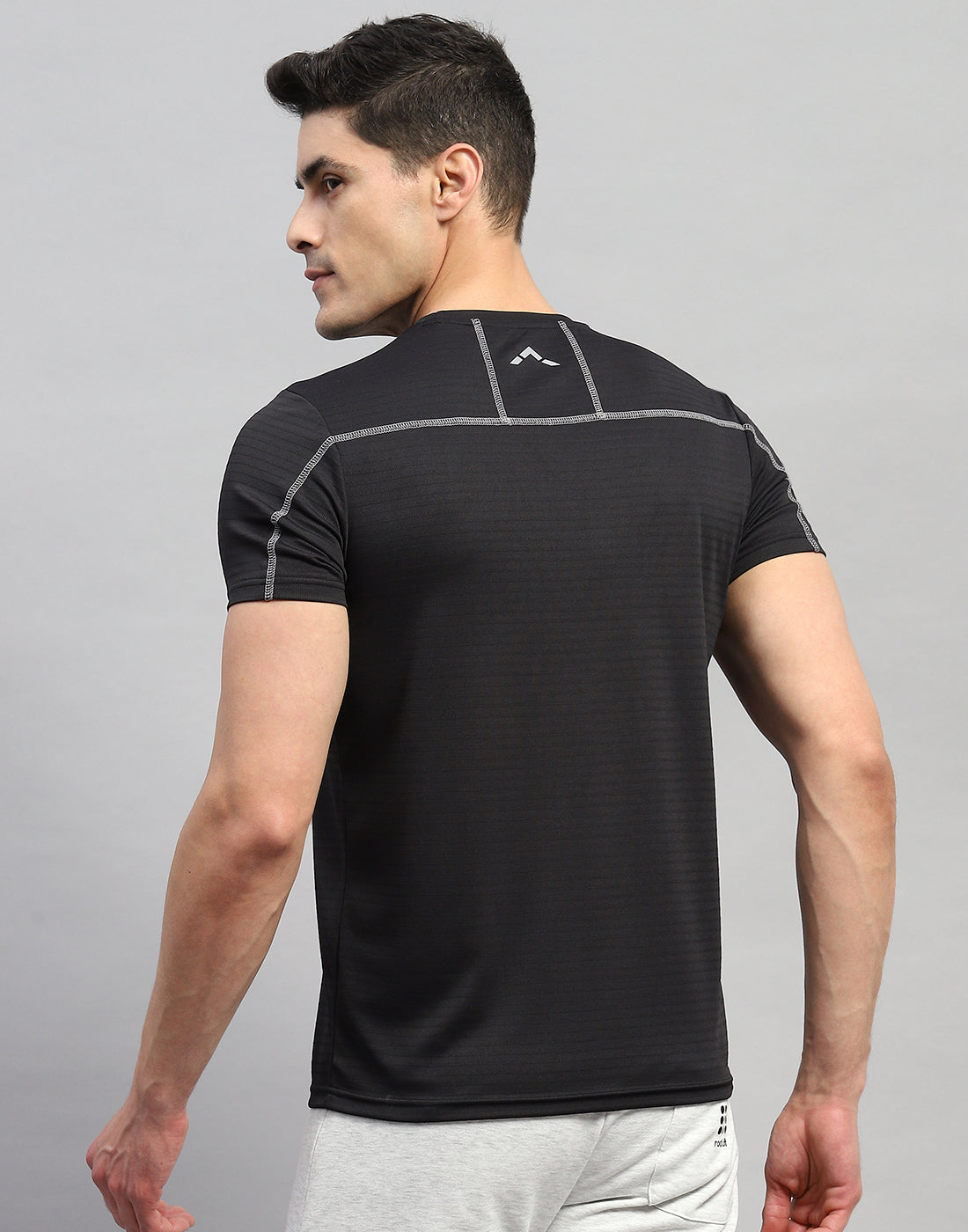 Men Black Solid Round Neck Half Sleeve T-Shirt