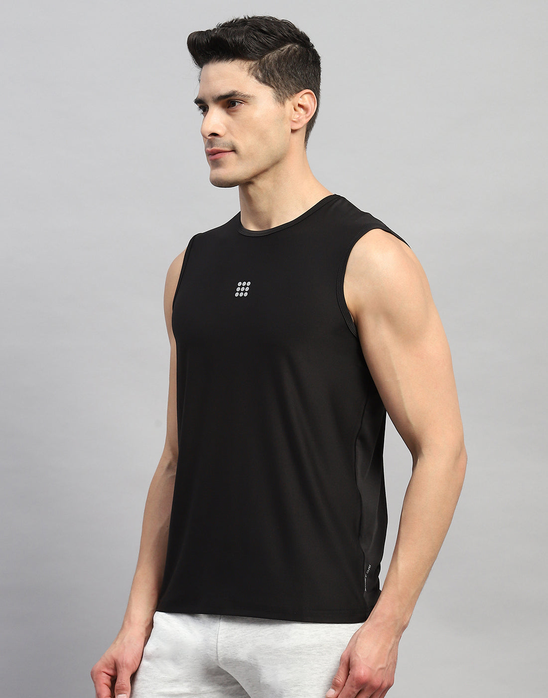 Men Black Solid Round Neck Sleeveless T-Shirt