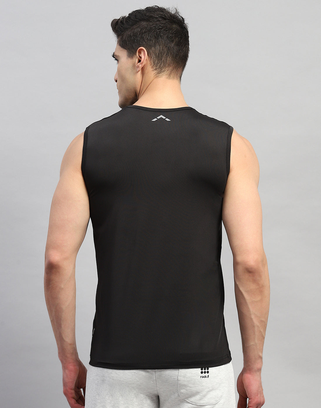 Men Black Solid Round Neck Sleeveless T-Shirt