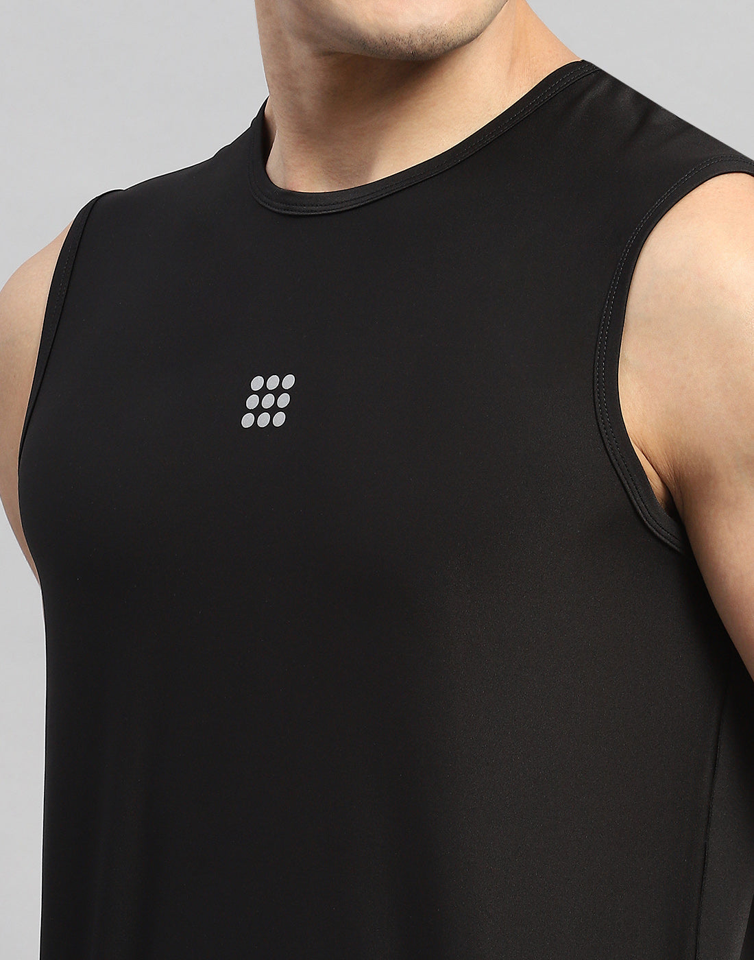 Men Black Solid Round Neck Sleeveless T-Shirt