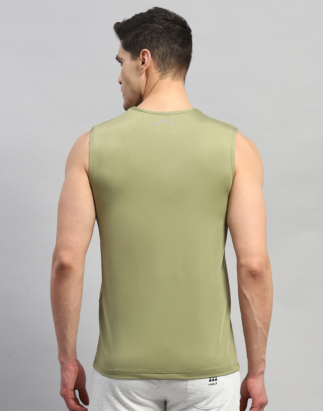 Men Olive Solid Round Neck Sleeveless T-Shirt