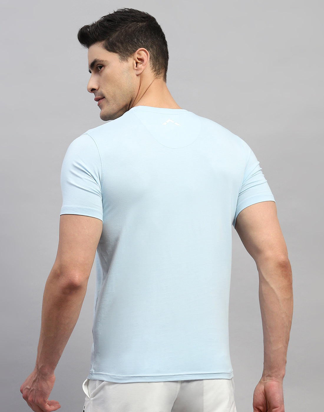 Men Blue Solid Round Neck Sleeveless T-Shirt