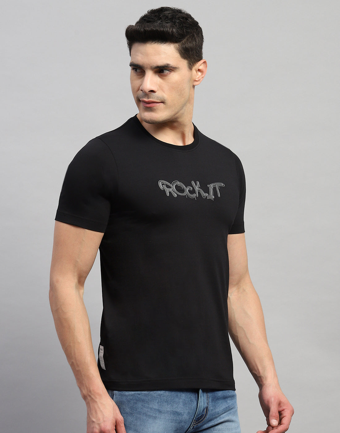 Men Black Solid Round Neck Half Sleeve T-Shirt