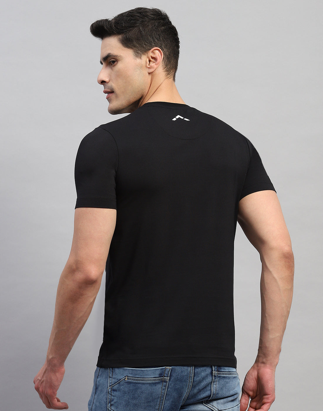 Men Black Solid Round Neck Half Sleeve T-Shirt