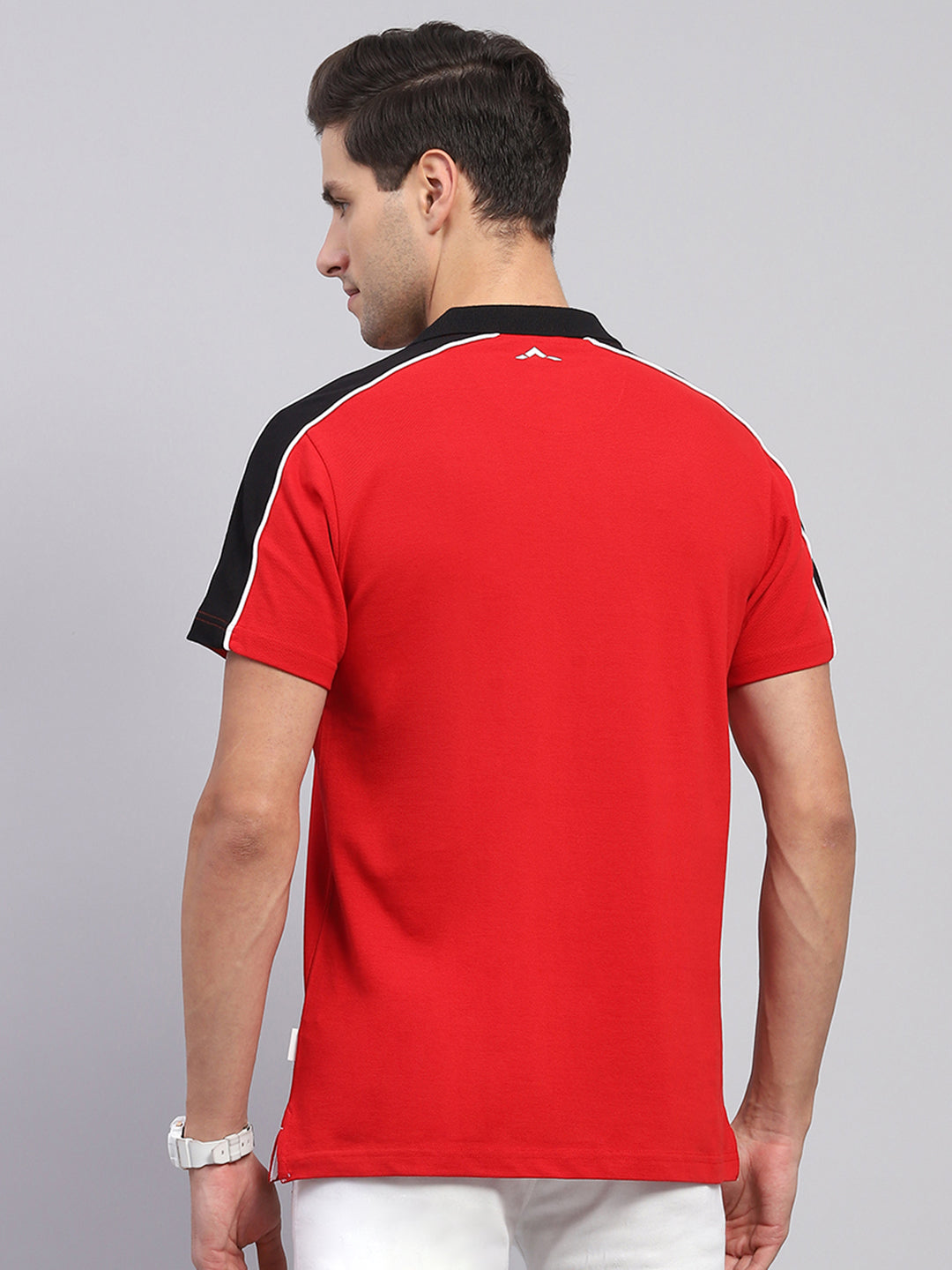 Men Red Solid Collar Half Sleeve T-Shirt