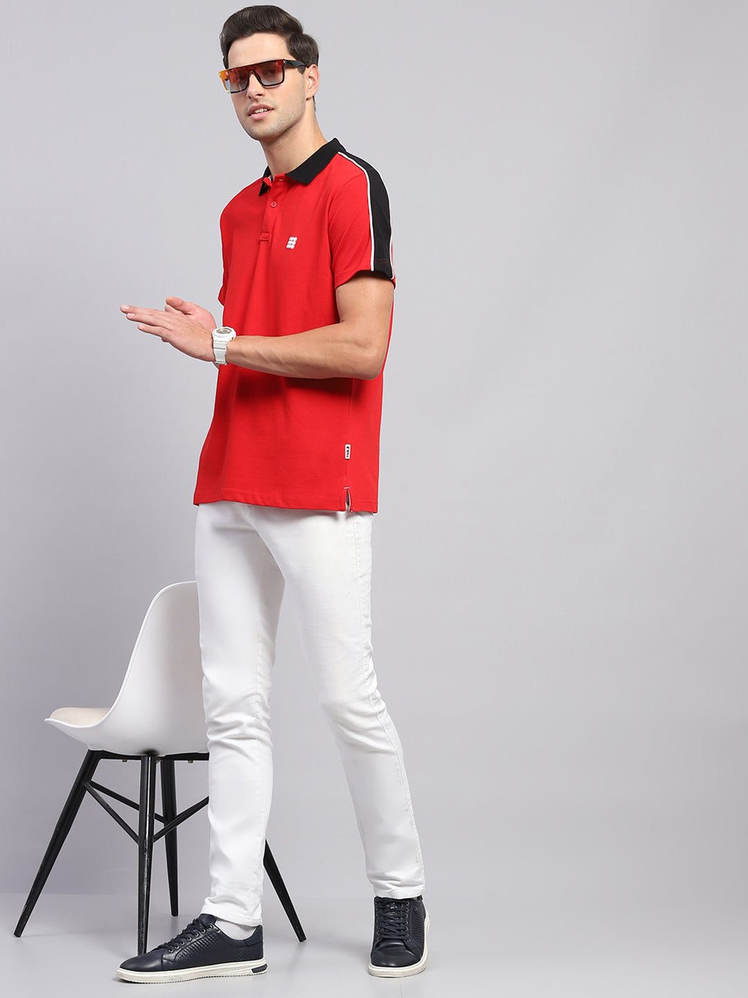 Men Red Solid Collar Half Sleeve T-Shirt