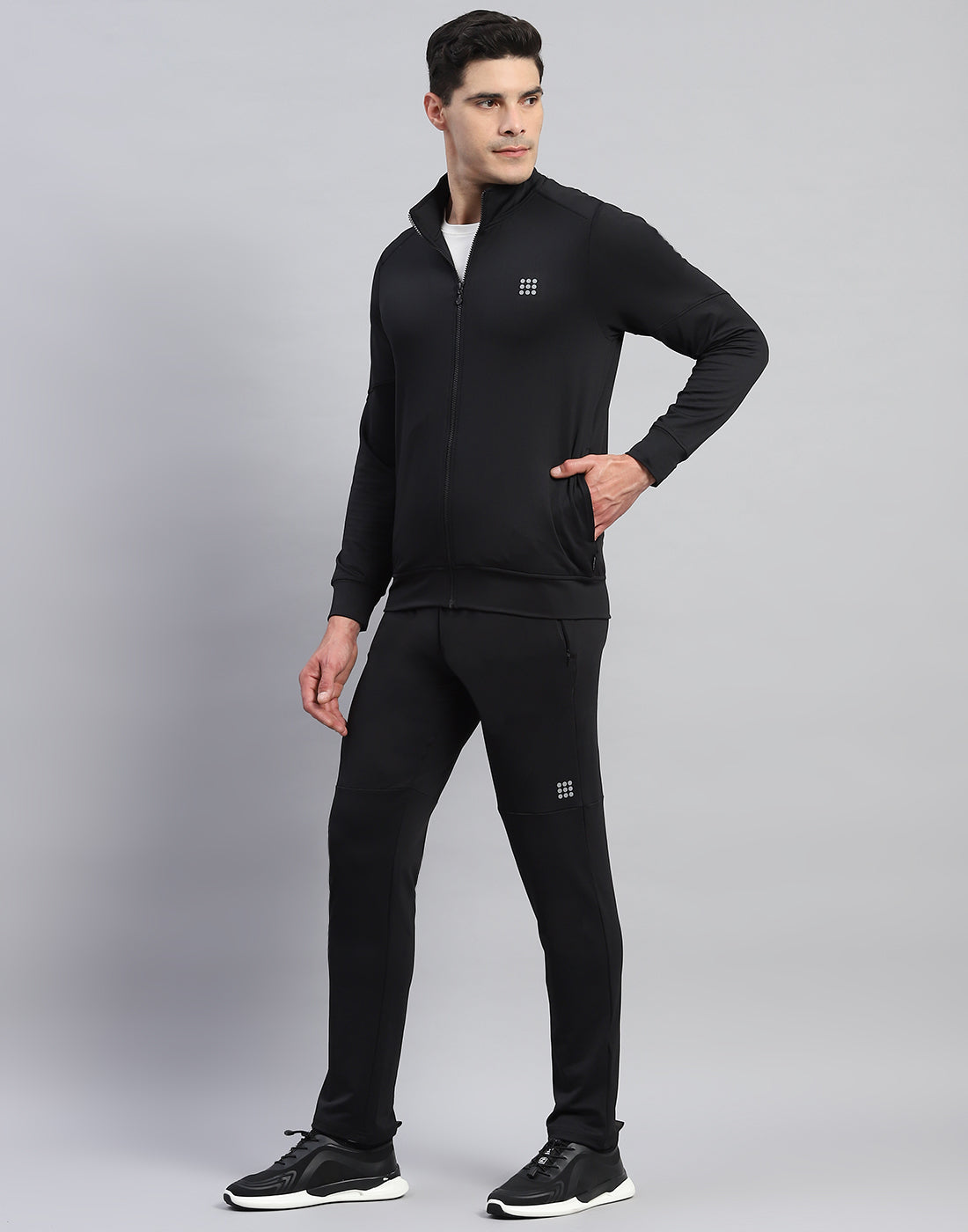 Men Black Solid Round Neck Full Sleeve Tracksuit