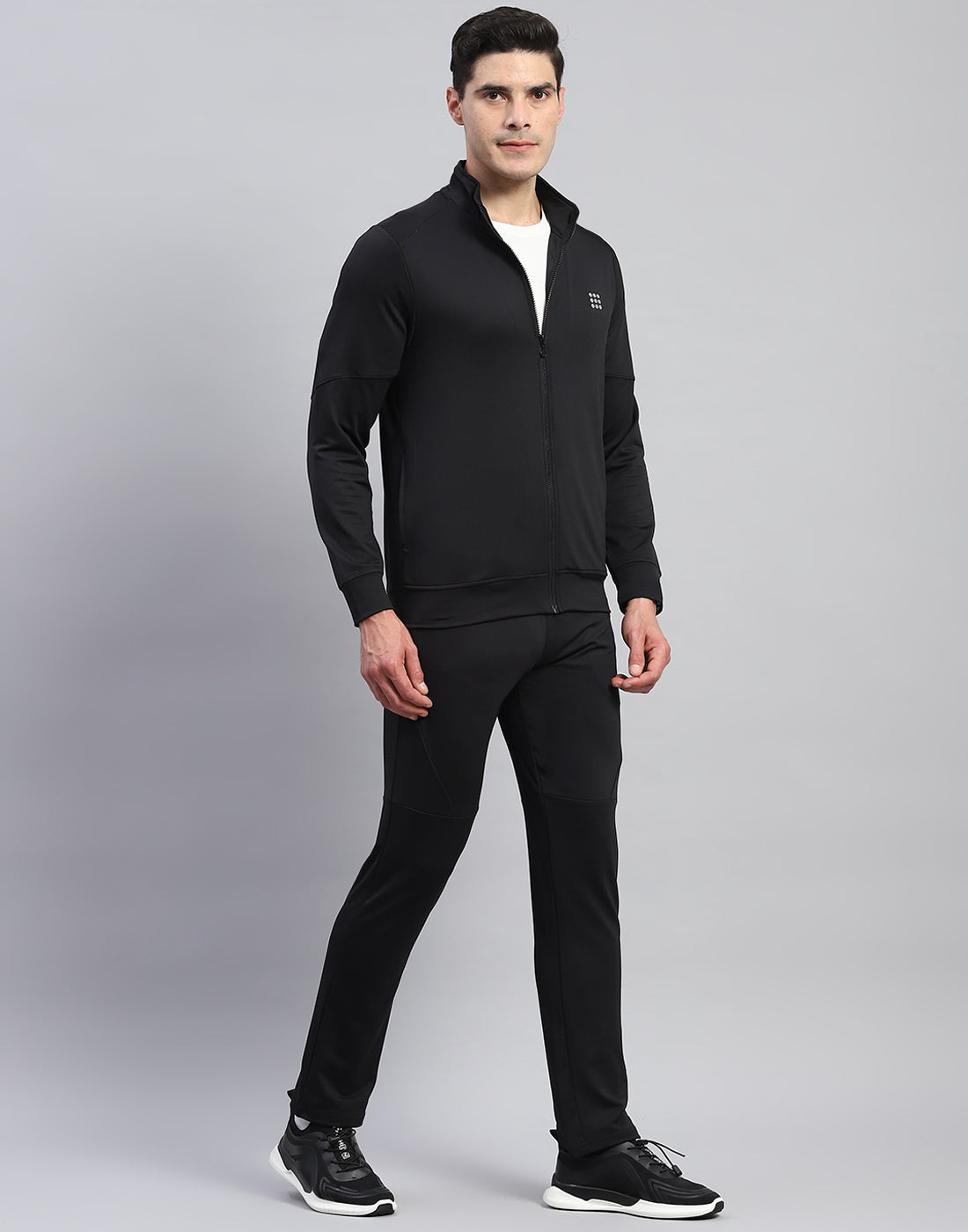 Men Black Solid Round Neck Full Sleeve Tracksuit