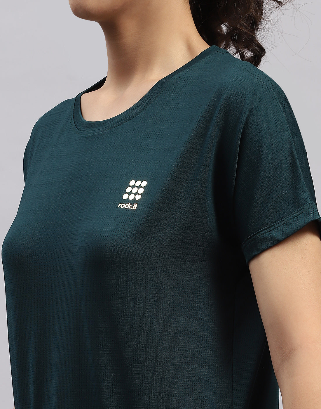 Women Green Solid Round Neck Half Sleeve Top