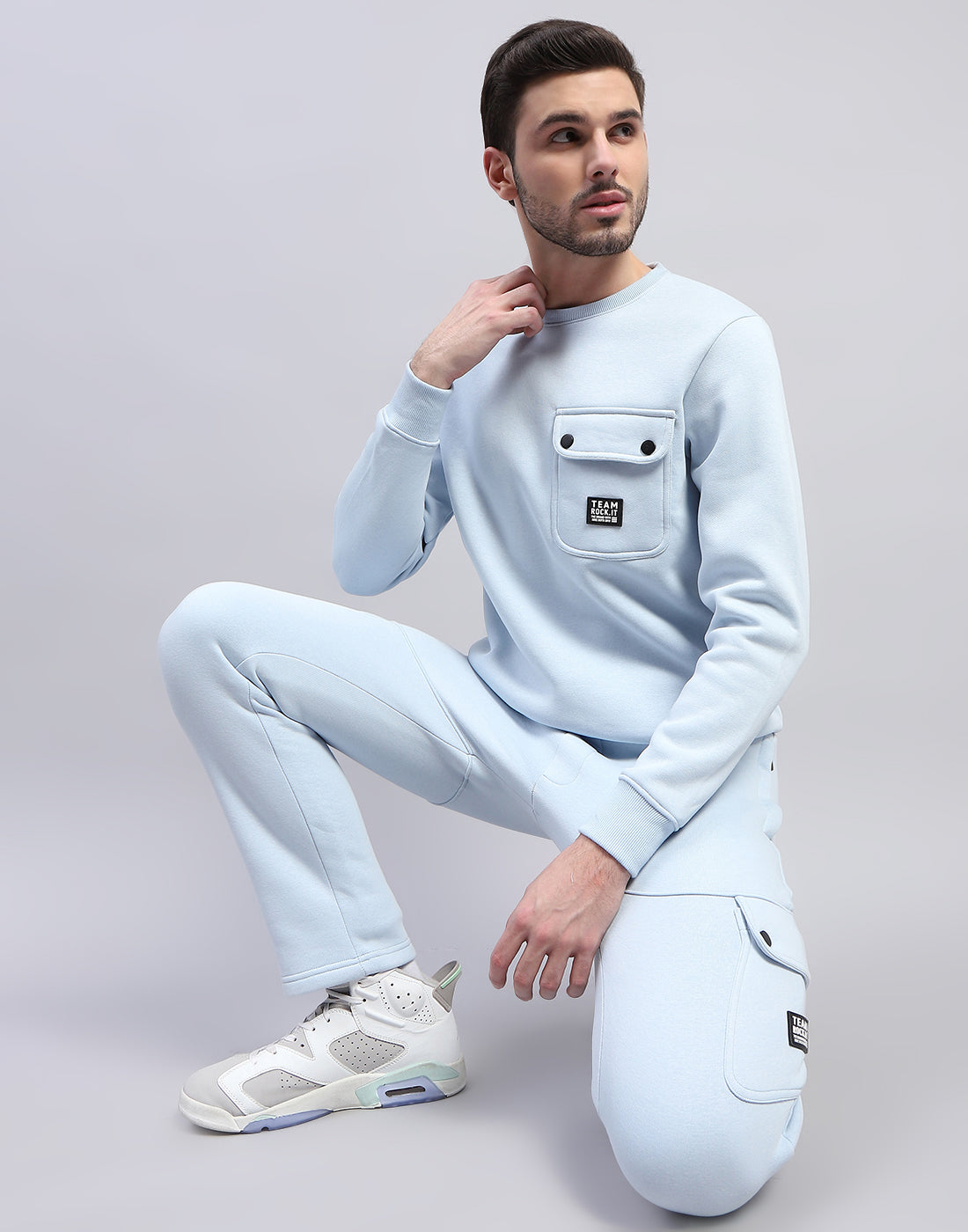 Men Blue Solid Round Neck Full Sleeve Tracksuit