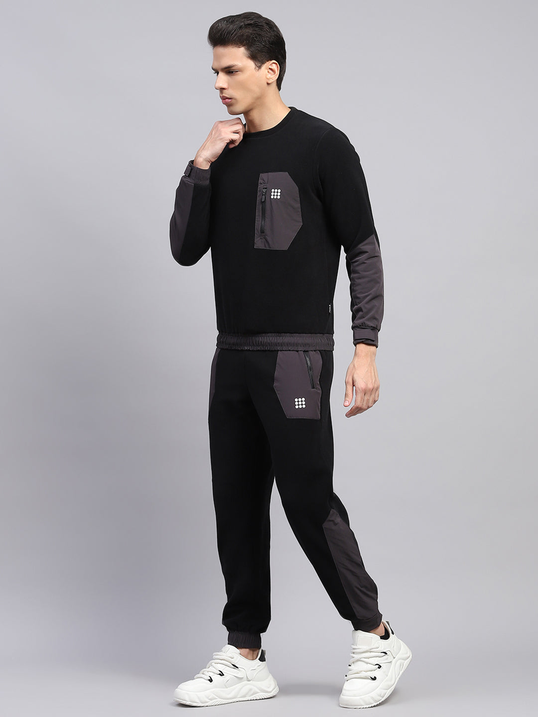 Men Black Solid Round Neck Full Sleeve Winter Tracksuit