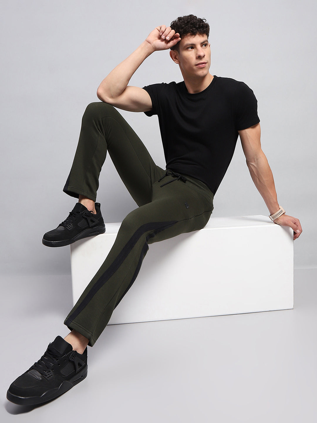 Men Green Solid Regular Fit Lower