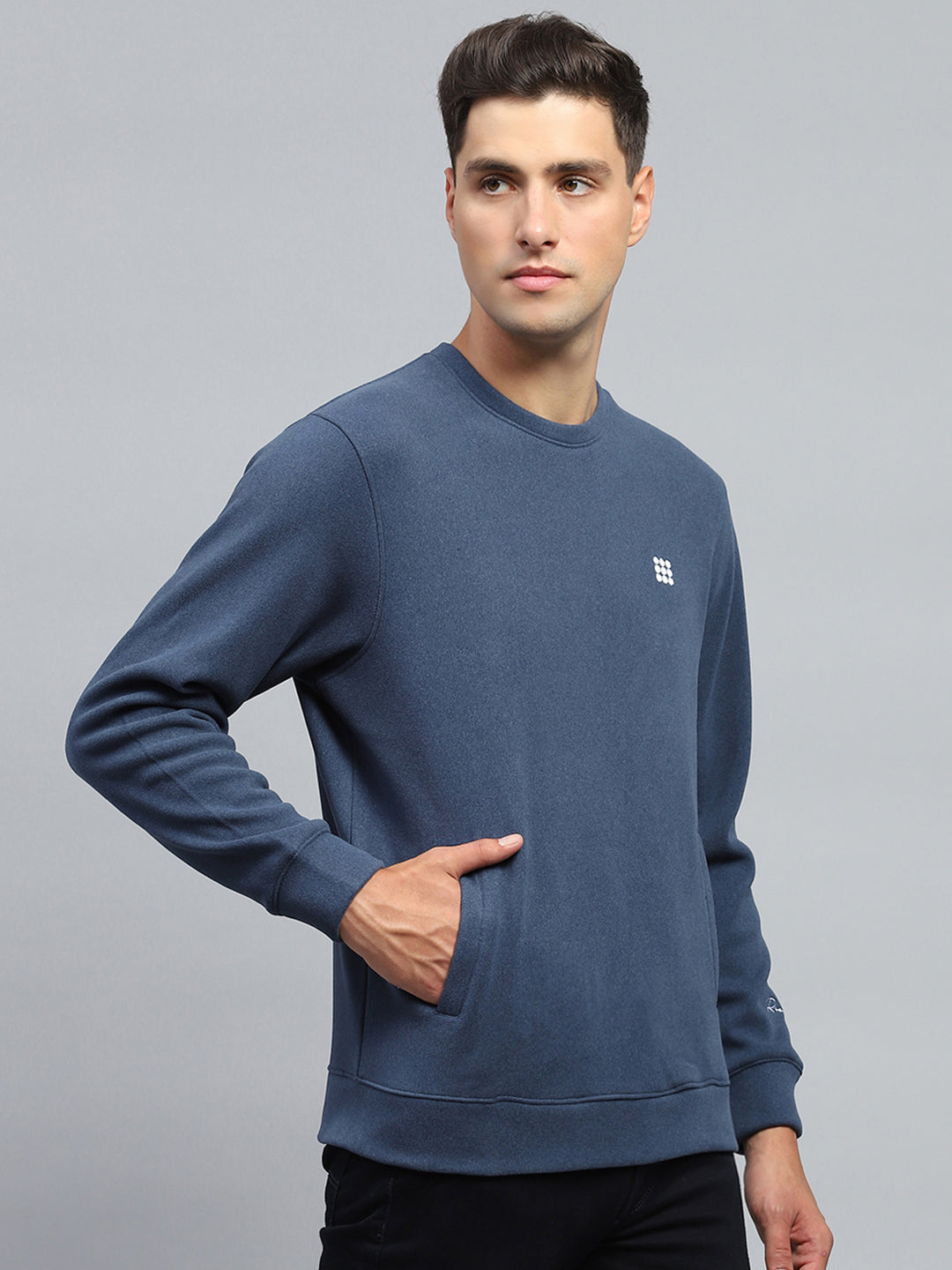 Men Blue Solid Round Neck Full Sleeve Sweatshirt