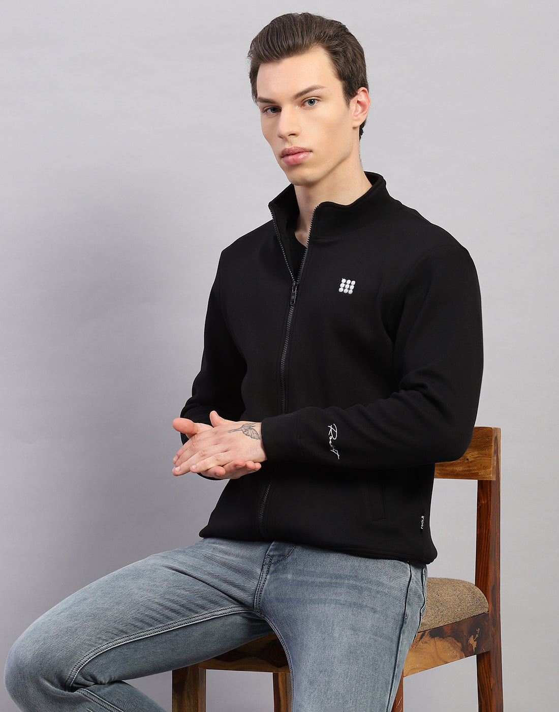 Men Black Solid Round Neck Full Sleeve Sweatshirt