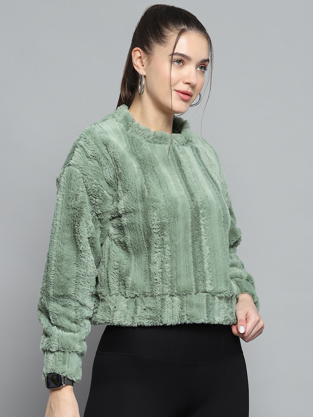 Women Green Solid Round Neck Full Sleeve Sweatshirt