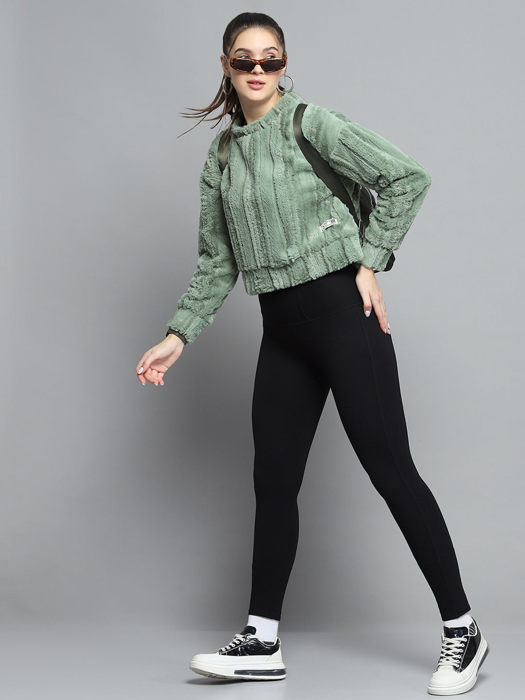 Women Green Solid Round Neck Full Sleeve Sweatshirt