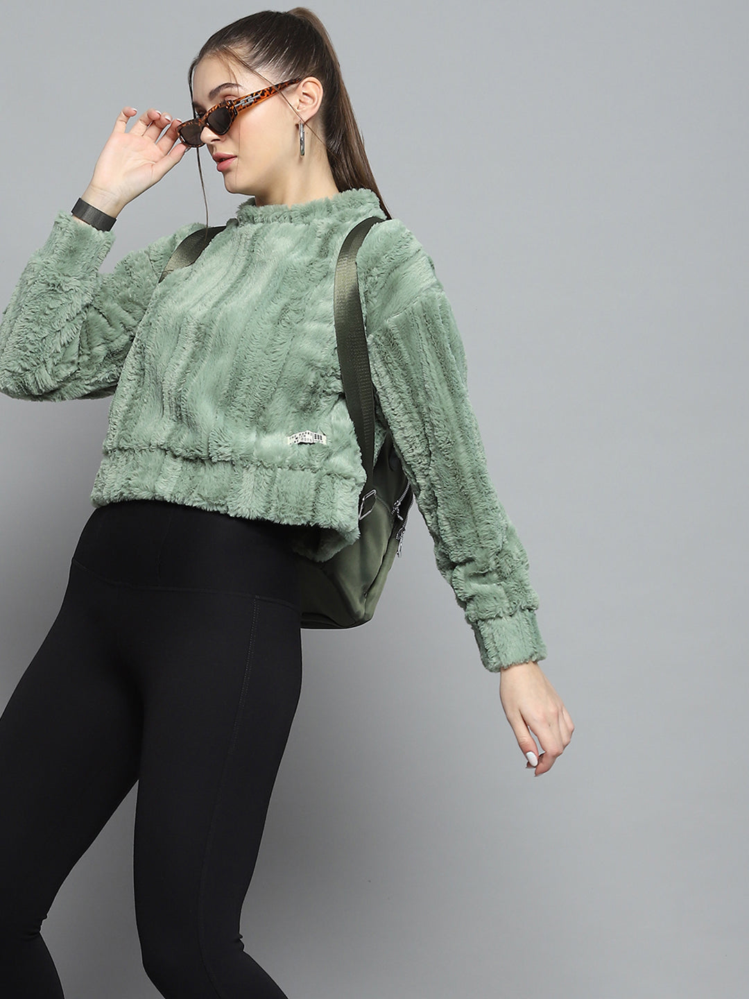 Women Green Solid Round Neck Full Sleeve Sweatshirt