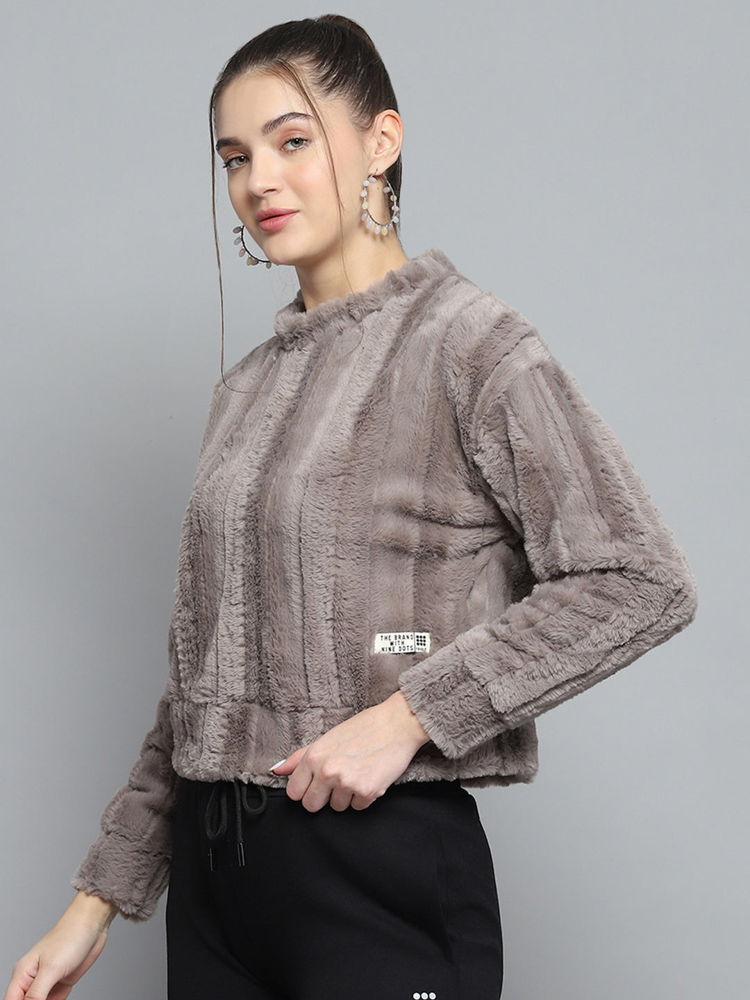 Women Grey Solid Round Neck Full Sleeve Sweatshirt