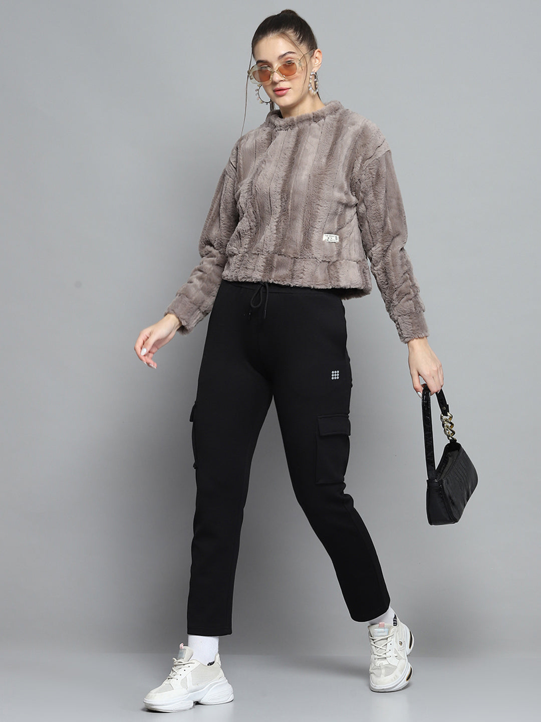 Women Grey Solid Round Neck Full Sleeve Sweatshirt