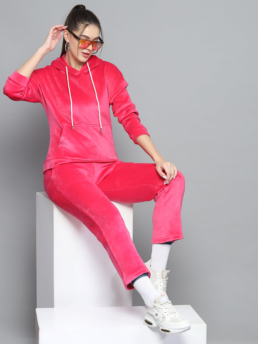 Women Pink Solid Hooded Full Sleeve Tracksuit