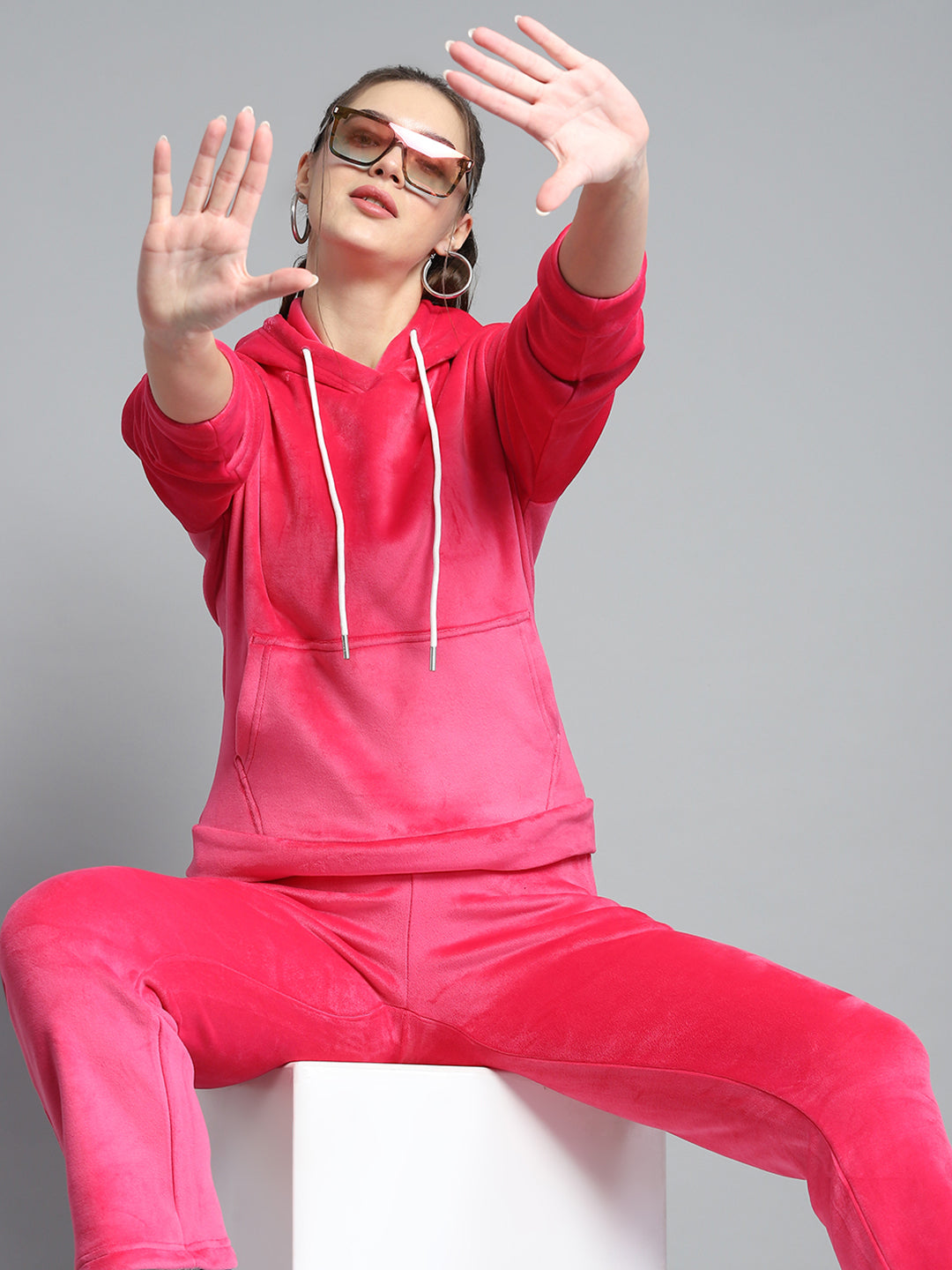 Women Pink Solid Hooded Full Sleeve Tracksuit