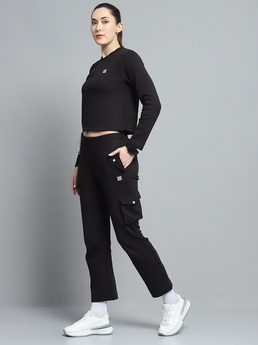 Women Black Solid Round Neck Full Sleeve Tracksuit