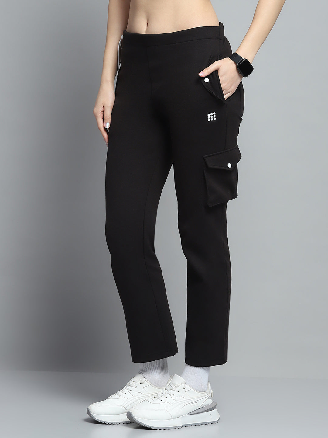 Women Black Solid Round Neck Full Sleeve Tracksuit