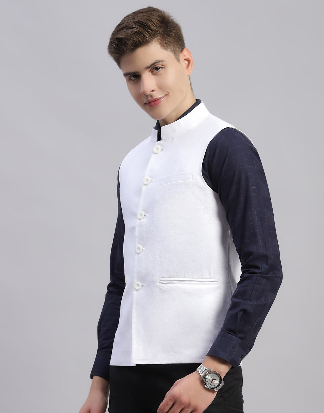 Men White Solid Mandarin Neck Sleeveless Nehru Jacket