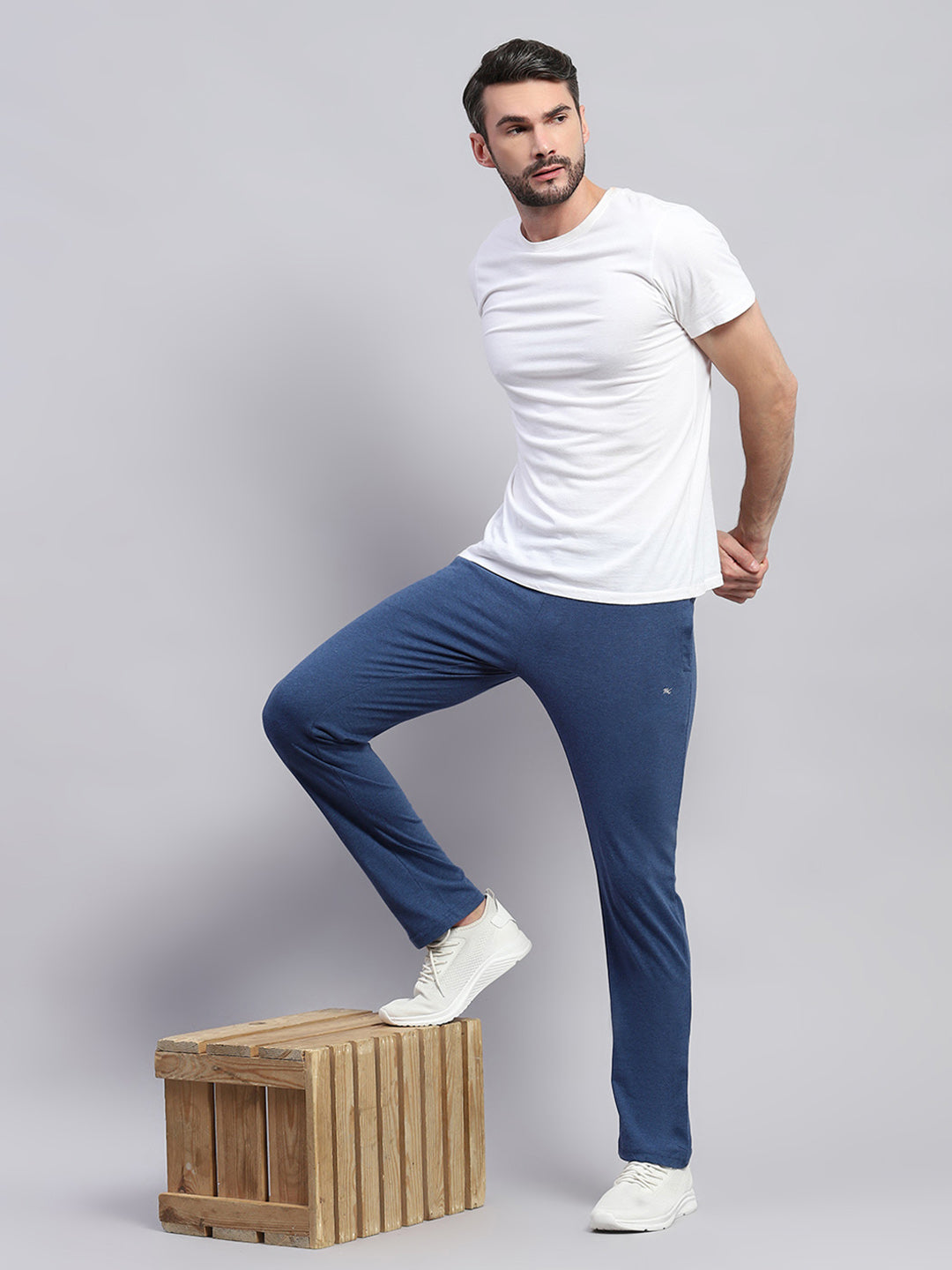 Men Blue Solid Regular Fit Lower