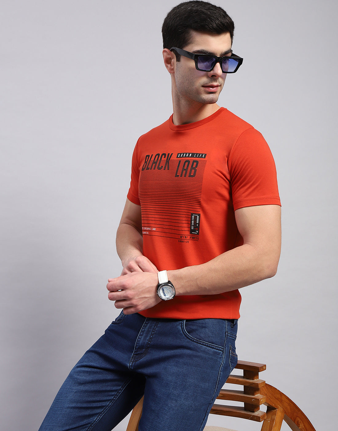 Men Navy Blue & Rust Solid Round Neck Half Sleeve T-Shirt