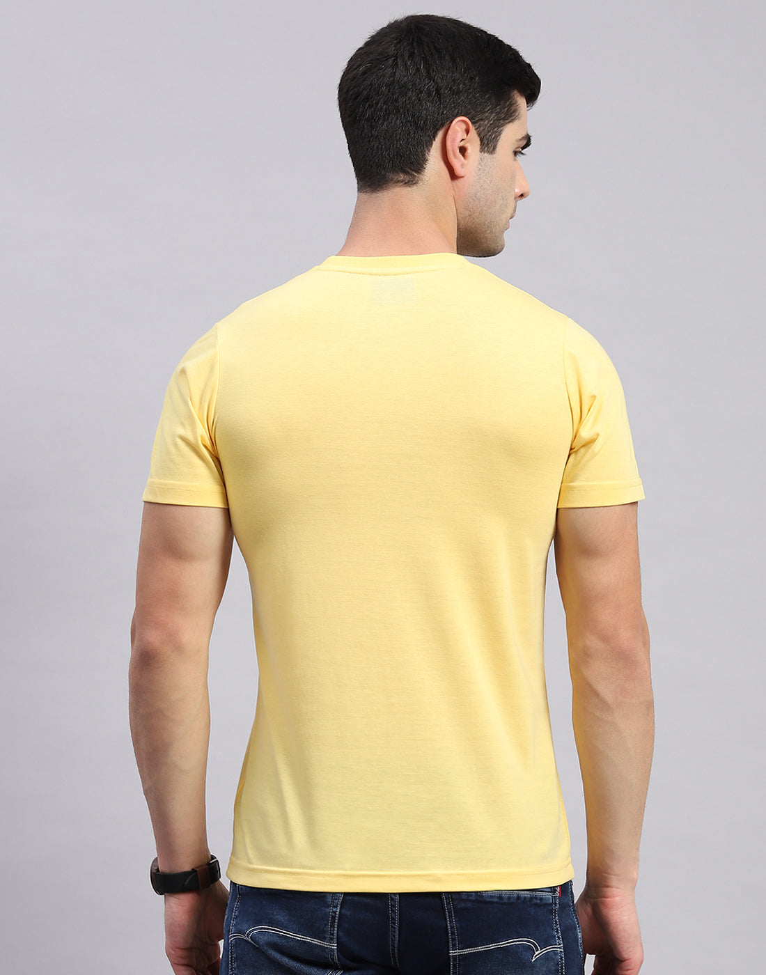 Men Olive & Yellow Solid Round Neck Half Sleeve T-Shirt