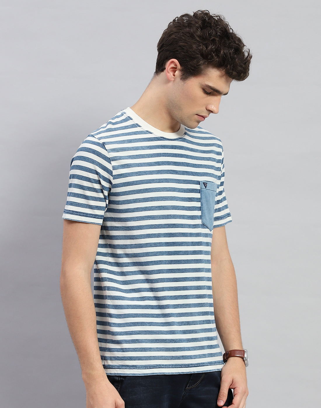 Men Blue Stripe Round Neck Half Sleeve T-Shirt