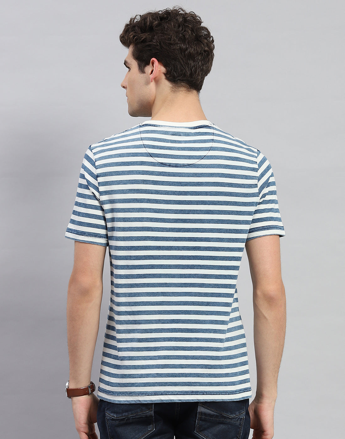 Men Blue Stripe Round Neck Half Sleeve T-Shirt