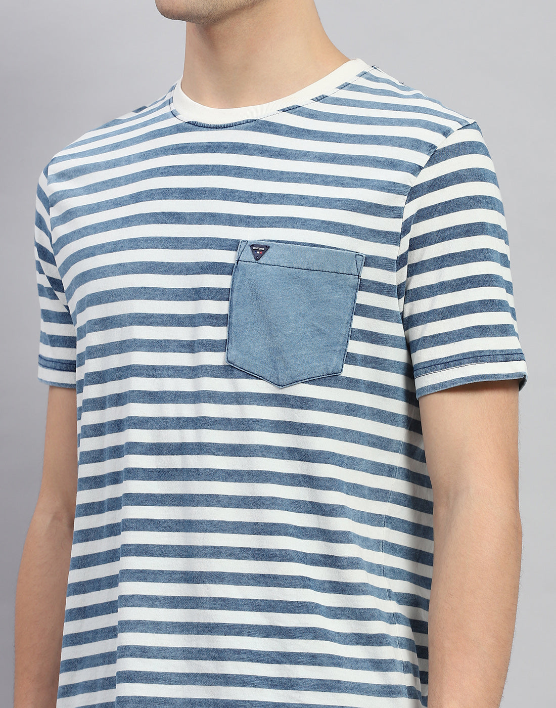 Men Blue Stripe Round Neck Half Sleeve T-Shirt