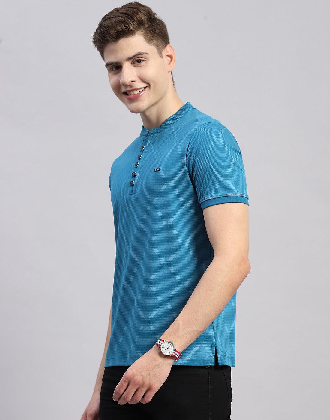 Men Blue Printed Mandarin Neck Half Sleeve T-Shirt