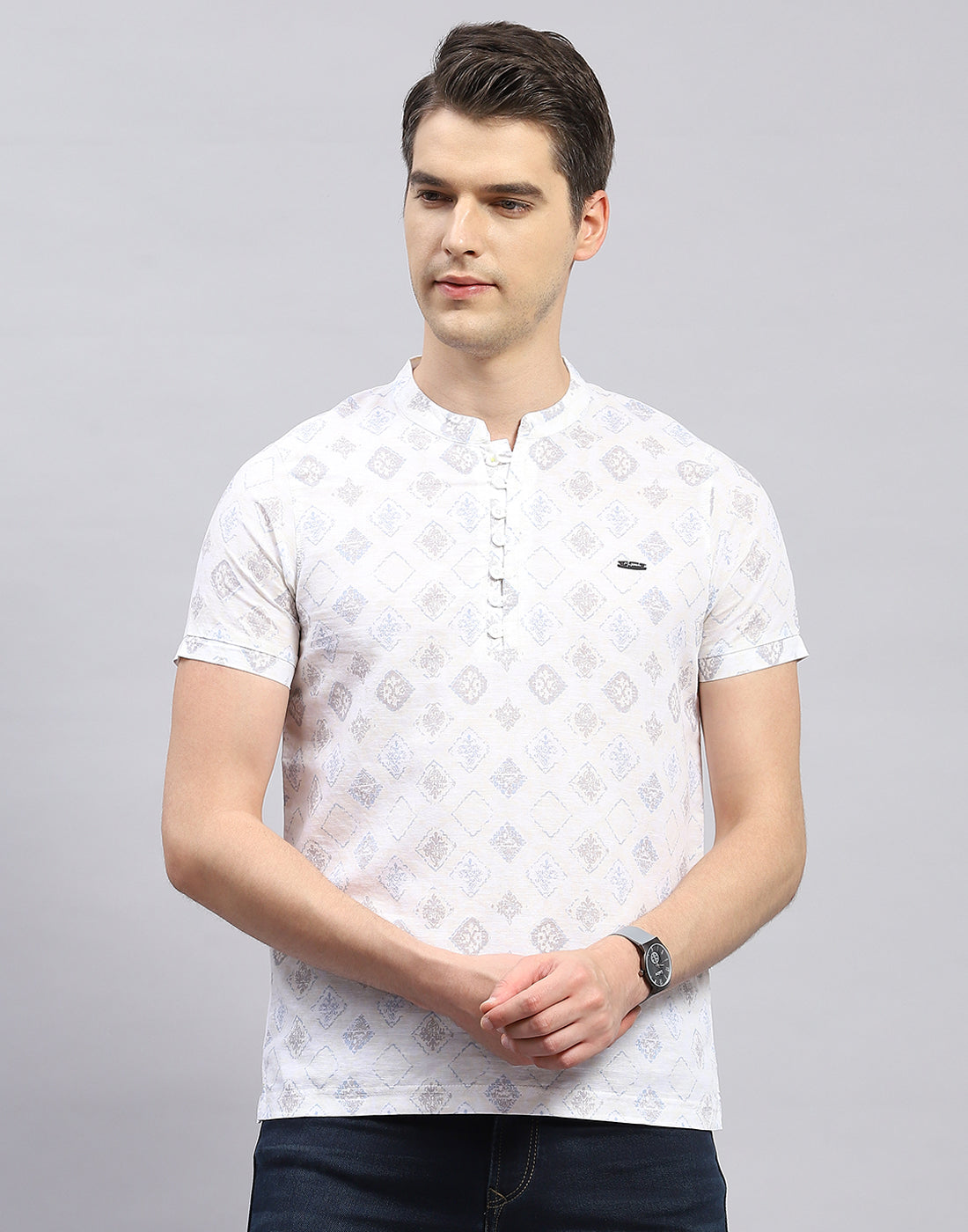 Men White Printed Band Collar Half Sleeve Kurta