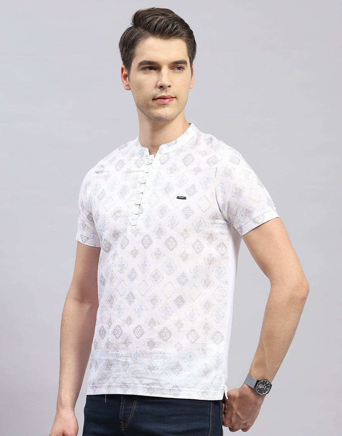 Men White Printed Band Collar Half Sleeve Kurta