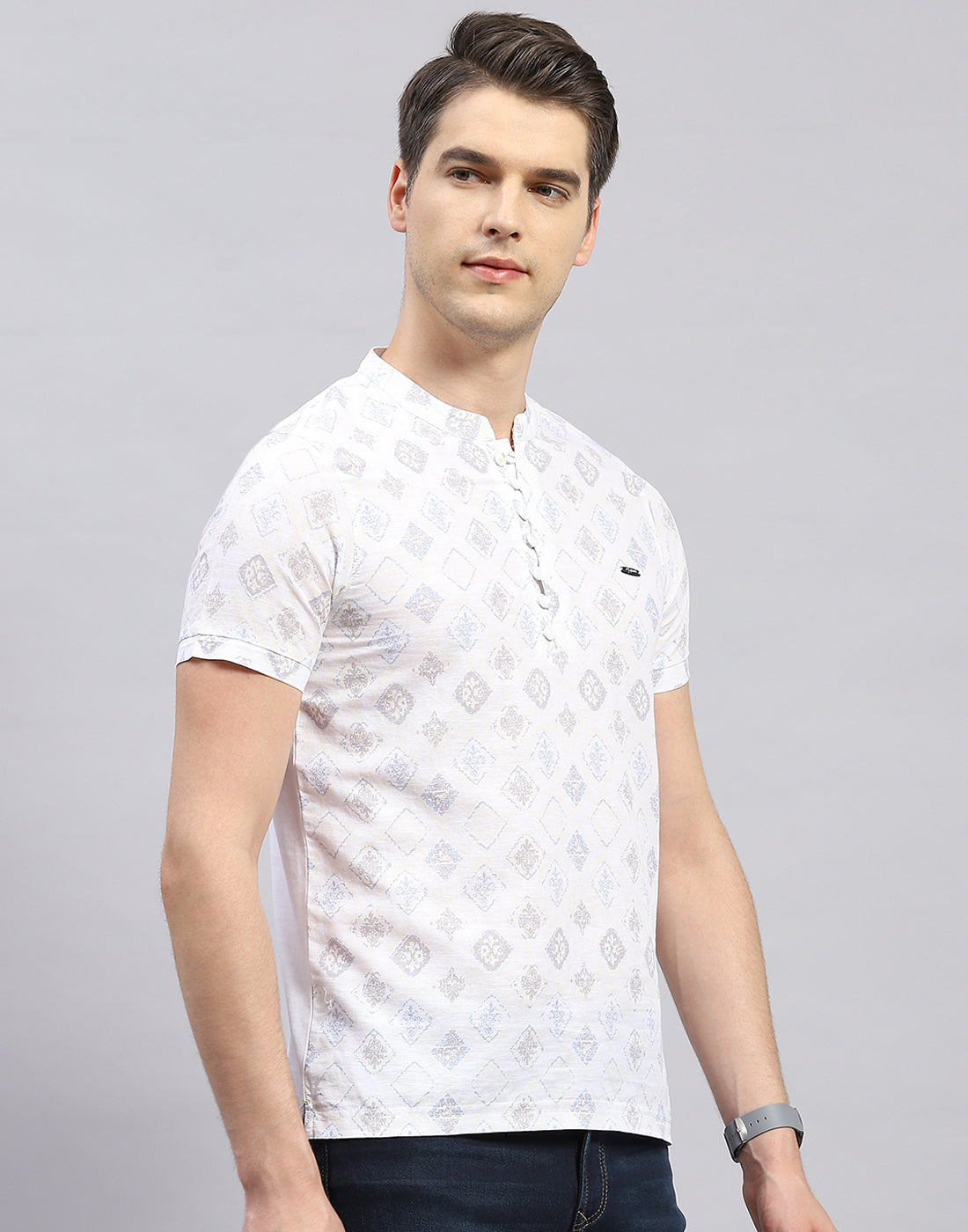 Men White Printed Band Collar Half Sleeve Kurta