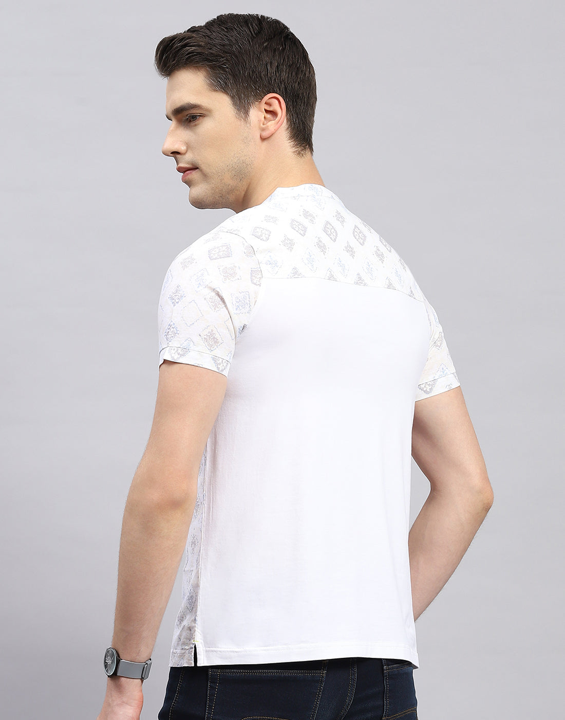 Men White Printed Band Collar Half Sleeve Kurta