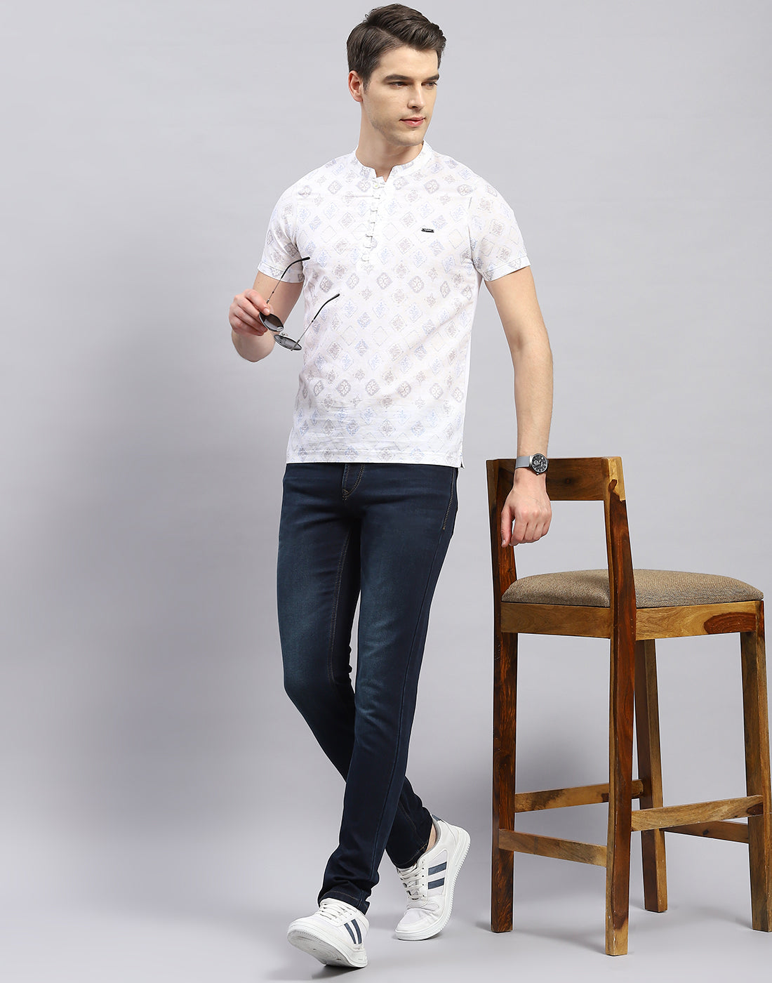 Men White Printed Band Collar Half Sleeve Kurta