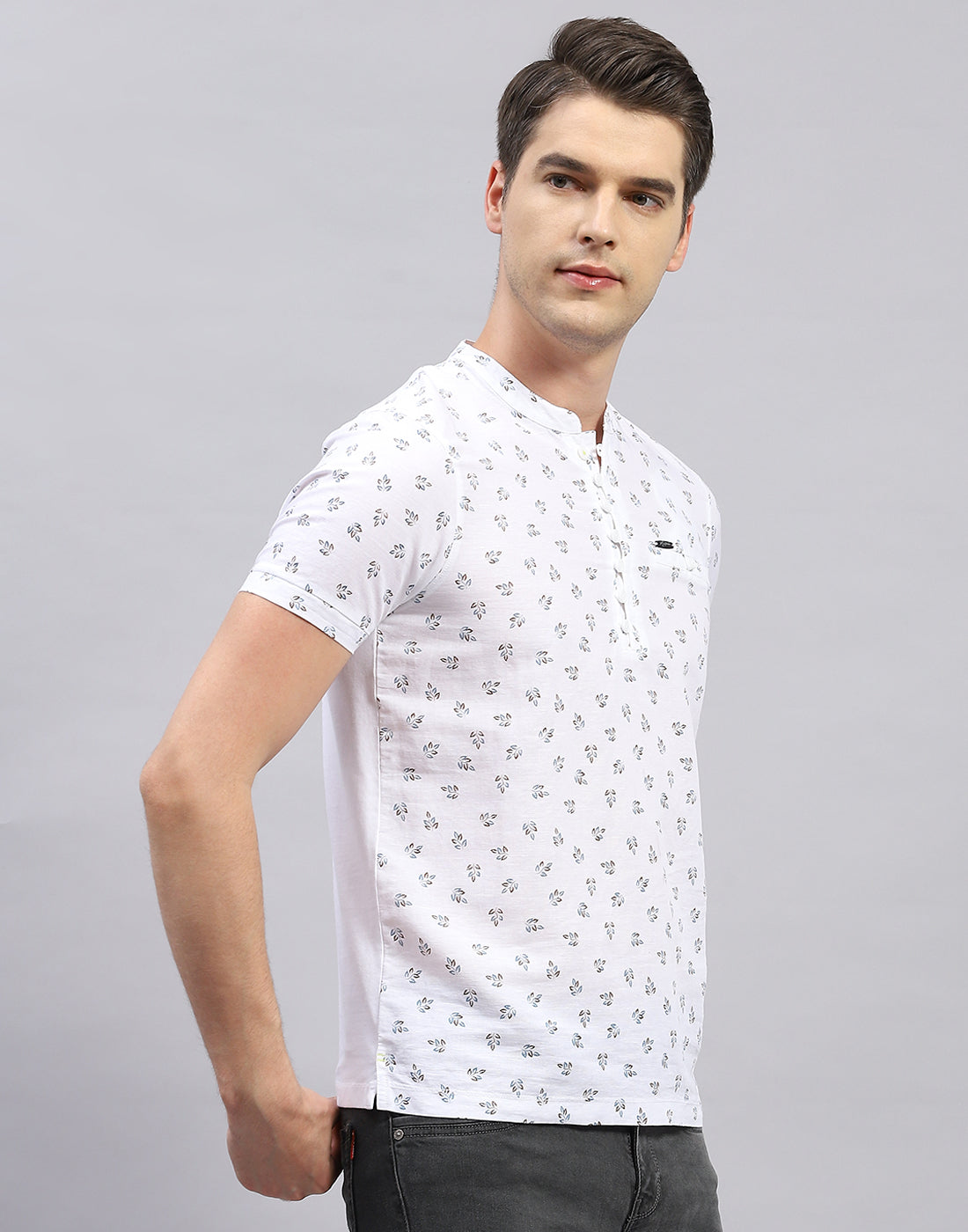 Men White Printed Band Collar Half Sleeve Kurta