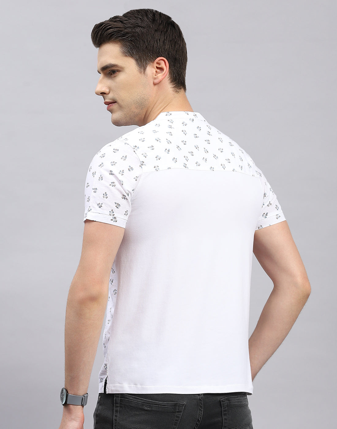 Men White Printed Band Collar Half Sleeve Kurta