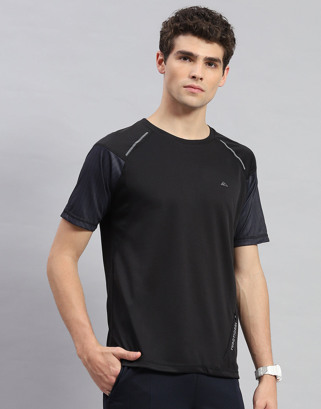 Men Black Solid Round Neck Half Sleeve T-Shirt