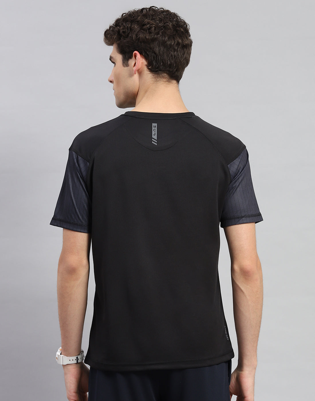 Men Black Solid Round Neck Half Sleeve T-Shirt