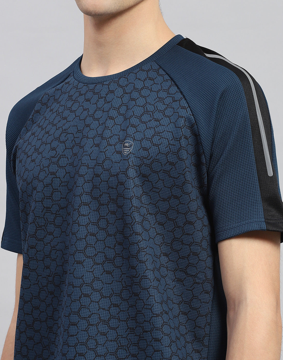 Men Navy Blue Solid Round Neck Half Sleeve T-Shirt