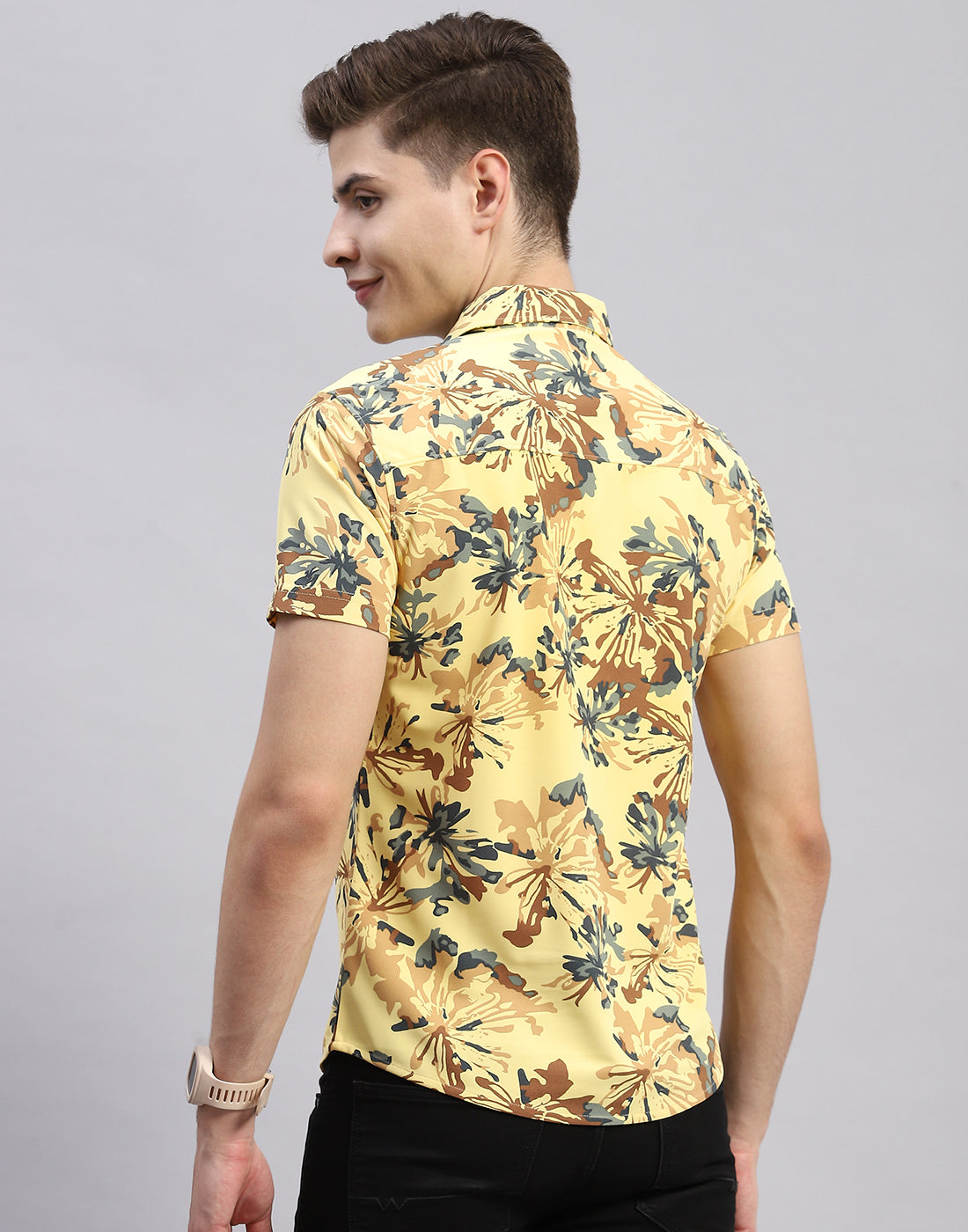 Men Yellow Floral Print Collar Half Sleeve Shirt